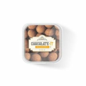 Makadāmijas rieksti karamelizēti baltajā šokolādē ar vaniļu un vafeļu kraukšķiem 300g CHOCOLATE IT