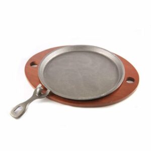Panniņa servējamā ø 24cm uz koka paliktņa
