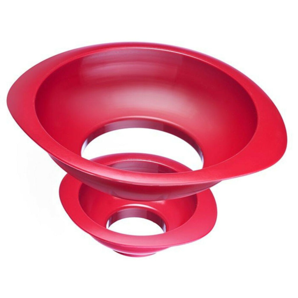 Piltuve plastmasas sarkana